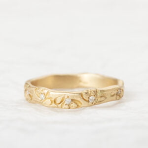 טבעת זהב פרחים 14K משובצת יהלומים